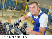 Portrait of man working on machine. Стоковое фото, агентство Ingram Publishing / Фотобанк Лори
