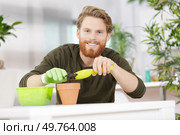 portrait of a cheerful young man working with plants. Стоковое фото, агентство Ingram Publishing / Фотобанк Лори