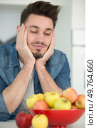 man looking longingly at a bowl of apples. Стоковое фото, агентство Ingram Publishing / Фотобанк Лори