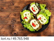 Halloween grilled sandwiches, toasts. Seasonal bruschetta sandwiches. Space for text.. Creative idea for Halloween appetizer. Стоковое фото, агентство Ingram Publishing / Фотобанк Лори