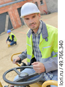 posing with the steering wheel. Стоковое фото, агентство Ingram Publishing / Фотобанк Лори