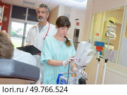 doctor doing his round in the hospital. Стоковое фото, агентство Ingram Publishing / Фотобанк Лори