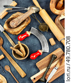 Set of wood bowls. Rustic wooden table. Collection.. Empty wooden utensils. Стоковое фото, агентство Ingram Publishing / Фотобанк Лори