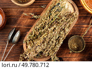 Bunch of wormwood herb or sagebrush on a table. Medicinal aromatic herbs for medicinal tea. Dried wildflowers wormwood. Стоковое фото, агентство Ingram Publishing / Фотобанк Лори