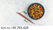Appetizing fried mussels in vegetable sauce. Healthy seafood. Free space for your text. Menu, recipe place. Cooked tasty mussels. Стоковое фото, агентство Ingram Publishing / Фотобанк Лори