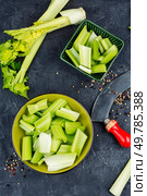 Bunch of fresh celery stalk with leaves. Top view.. Cut celery sticks and leaves on table. Стоковое фото, агентство Ingram Publishing / Фотобанк Лори