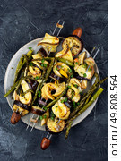 Yummy grilled Tilapia. BBQ fish skewers with vegetables. Fish and vegetable kebabs.. Grilled fish kebabs. Стоковое фото, агентство Ingram Publishing / Фотобанк Лори