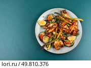 Fried chicken wings with asparagus, Hot and spicey chicken wings. BBQ. Space for text.. Baked chicken wings with asparagus and eggplant. Стоковое фото, агентство Ingram Publishing / Фотобанк Лори