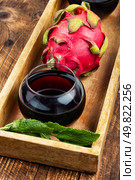 Natural squeezed fresh juice or juice from dragon fruit in glass glasses. Food photography. Fresh fruit juice from dragon fruit. Стоковое фото, агентство Ingram Publishing / Фотобанк Лори