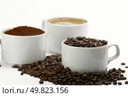 cups with coffee, beans and blend. closeup. Стоковое фото, агентство Ingram Publishing / Фотобанк Лори