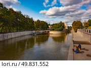 Река Яуза в районе Сыромятнического гидроузла. Москва. (2020 год). Редакционное фото, фотограф Игорь Рожков / Фотобанк Лори