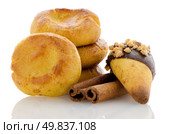 Homemade biscuits with eggs and cream on white background. Стоковое фото, агентство Ingram Publishing / Фотобанк Лори