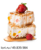 Cakes with souffle and marmelade isolated on white. Стоковое фото, агентство Ingram Publishing / Фотобанк Лори