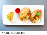 baguette sandwich with pork and vegetable. Стоковое фото, агентство Ingram Publishing / Фотобанк Лори