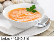 Pumpkin soup on white wood background. Стоковое фото, агентство Ingram Publishing / Фотобанк Лори
