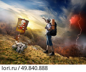 Traveler in a storm rises by the mountain. Стоковое фото, агентство Ingram Publishing / Фотобанк Лори