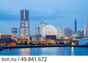 Yokohama Skyline building and skyscraper in downtown at dusk, Japan. Стоковое фото, агентство Ingram Publishing / Фотобанк Лори