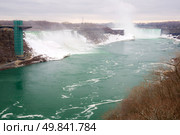 Horseshoe and American Falls in Niagara Falls from rainbow bridge, Ontario, Canada. Стоковое фото, агентство Ingram Publishing / Фотобанк Лори