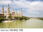 Our Lady of the Pillar Basilica with Ebro River Zaragoza, Spain. Стоковое фото, агентство Ingram Publishing / Фотобанк Лори
