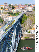 Dom Luiz bridge in Porto Cityscape Portugal. Стоковое фото, агентство Ingram Publishing / Фотобанк Лори