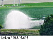 Irrigation system of agricultural fields. Linear irrigation systems. Aerial view. Стоковое фото, фотограф Антон Вахрушев / Фотобанк Лори