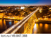 Porto Cityscape Portugal at dusk with Dom Luiz bridge. Стоковое фото, агентство Ingram Publishing / Фотобанк Лори