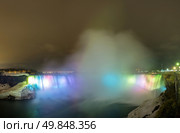 Panorama of Illumination light at Horseshoe Falls viewed from Table Rock in Queen Victoria Park in Niagara Falls at night, Ontario, Canada. Стоковое фото, агентство Ingram Publishing / Фотобанк Лори