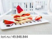 Strawberry Mille Feuille cake in white plate. Стоковое фото, агентство Ingram Publishing / Фотобанк Лори