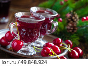 Cherry wine. Стоковое фото, агентство Ingram Publishing / Фотобанк Лори