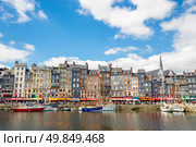 harbour downtown in Normandy France. Стоковое фото, агентство Ingram Publishing / Фотобанк Лори