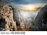 Birds and fog over valley of ghosts. Стоковое фото, агентство Ingram Publishing / Фотобанк Лори