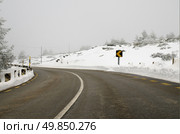 Mountain road with white snow. Стоковое фото, агентство Ingram Publishing / Фотобанк Лори