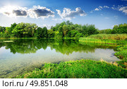 Tranquil summer day on a quiet  river. Стоковое фото, агентство Ingram Publishing / Фотобанк Лори