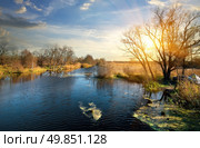 Wonderful autumn on a river at sunrise. Стоковое фото, агентство Ingram Publishing / Фотобанк Лори