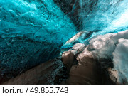 Ice Cave at Vatnajokull Glacier Jokulsarlon Iceland. Стоковое фото, агентство Ingram Publishing / Фотобанк Лори