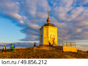 Russia, Andreevka. 5. 09 2024. The mountain peak "Chasovnaya" with the chapel of St. Nicholas the Wonderworker on the top near the village of Andreyevka, in the Orenburg region. Редакционное фото, фотограф Акиньшин Владимир / Фотобанк Лори