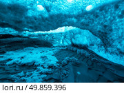 Ice Cave at Vatnajokull Glacier Jokulsarlon Iceland. Стоковое фото, агентство Ingram Publishing / Фотобанк Лори