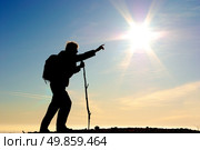 Tired traveler direct on big sun. Conceptual disign. Стоковое фото, агентство Ingram Publishing / Фотобанк Лори