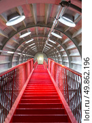 perspective of Red stairway, concept of successful career elevation. Стоковое фото, агентство Ingram Publishing / Фотобанк Лори