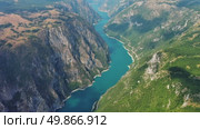 Piva river canyon aerial Montenegro. Стоковое видео, видеограф Михаил Коханчиков / Фотобанк Лори