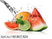 Water splash on fresh fruits isolated on white. Стоковое фото, агентство Ingram Publishing / Фотобанк Лори