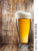Glass of beer on wooden background. Стоковое фото, агентство Ingram Publishing / Фотобанк Лори