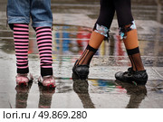 emo shoes standing under the rain. Стоковое фото, агентство Ingram Publishing / Фотобанк Лори