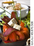 Cluse up slices of the tomatos and bacon. Стоковое фото, агентство Ingram Publishing / Фотобанк Лори