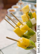 shashlik from fresh fruits. Стоковое фото, агентство Ingram Publishing / Фотобанк Лори