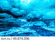 Ice Cave at Vatnajokull Glacier Jokulsarlon Iceland. Стоковое фото, агентство Ingram Publishing / Фотобанк Лори