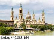 Our Lady of the Pillar Basilica with Ebro River Zaragoza, Spain. Стоковое фото, агентство Ingram Publishing / Фотобанк Лори