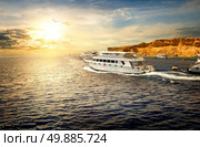 White yachts in Red sea at the sunset. Стоковое фото, агентство Ingram Publishing / Фотобанк Лори