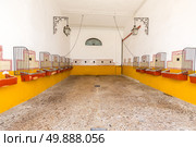 empty bull stable in bullfight arena, plaza de toros, Sevilla, Spain. Стоковое фото, агентство Ingram Publishing / Фотобанк Лори
