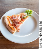 piece of pizza parma ham and rocket salad. Стоковое фото, агентство Ingram Publishing / Фотобанк Лори